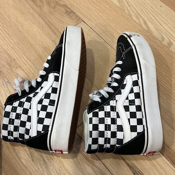 Vans - Picture 4 of 7